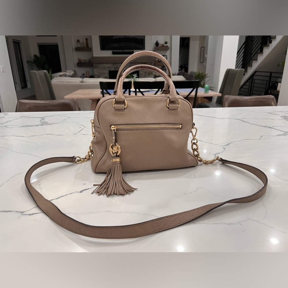 Authentic Michael Kors Tan Pebbled Purse in Good Condition